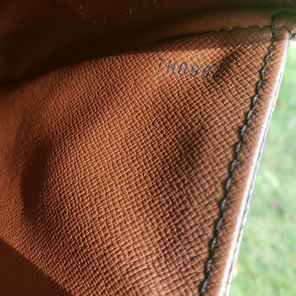 Authentic Louis Vuitton Saint Cloud GM fringe - Picture 5 of 8